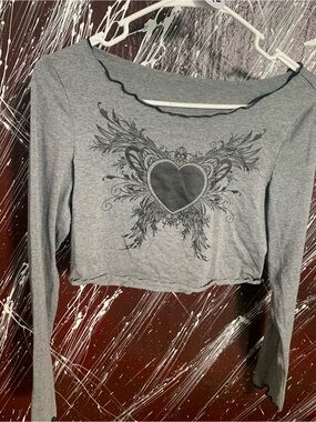 ROMWE Gray Long Sleeve Cropped Heart Wing Graphic Top